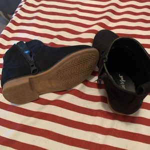 Girls Cat and Jack boots size 8